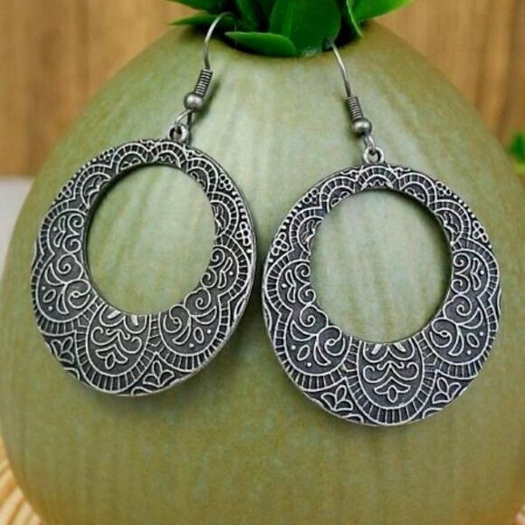 ANTIQUE SILVER BOHO ROUND DANGLE EARRINGS - Picture 3 of 6